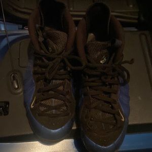 Size 13 Nike foams Blue